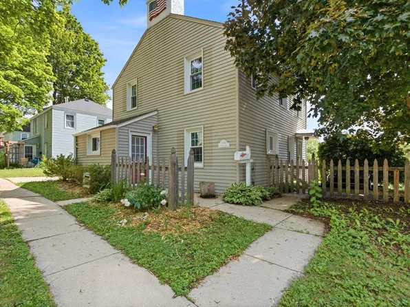 5594 Arrowwood STREET, Milwaukee, WI 53219