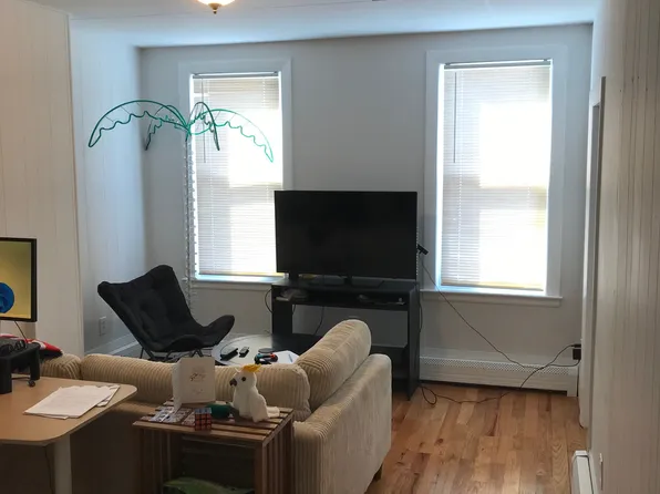 298 E 8th St #2, South Boston, MA 02127