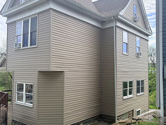 4th image of 131 Spring St