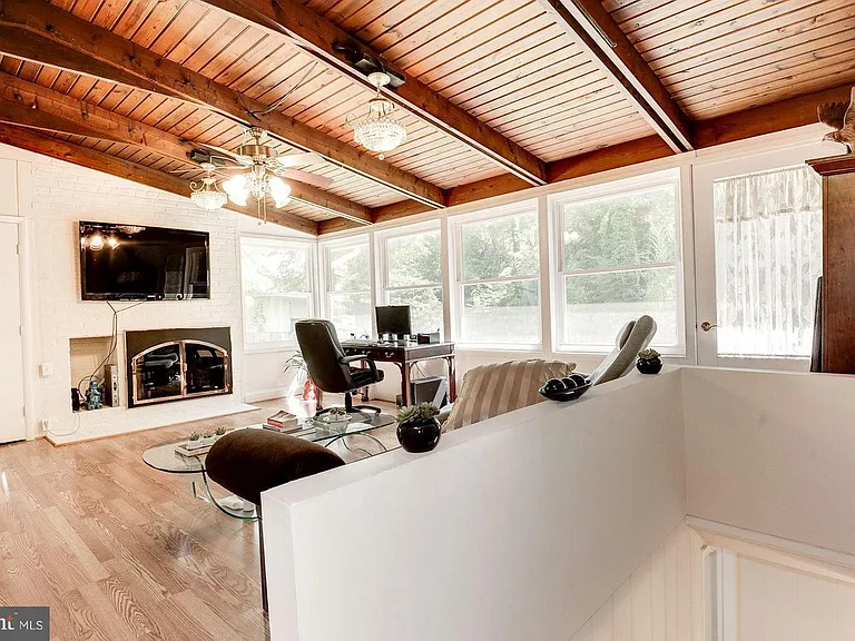 2902 Pine Spring Rd — Photo 12