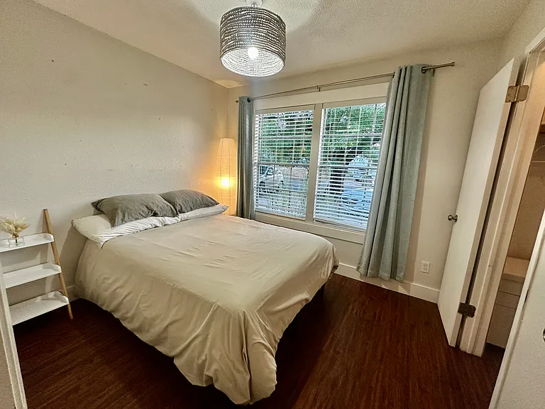 Darnell Dr — Photo 8
