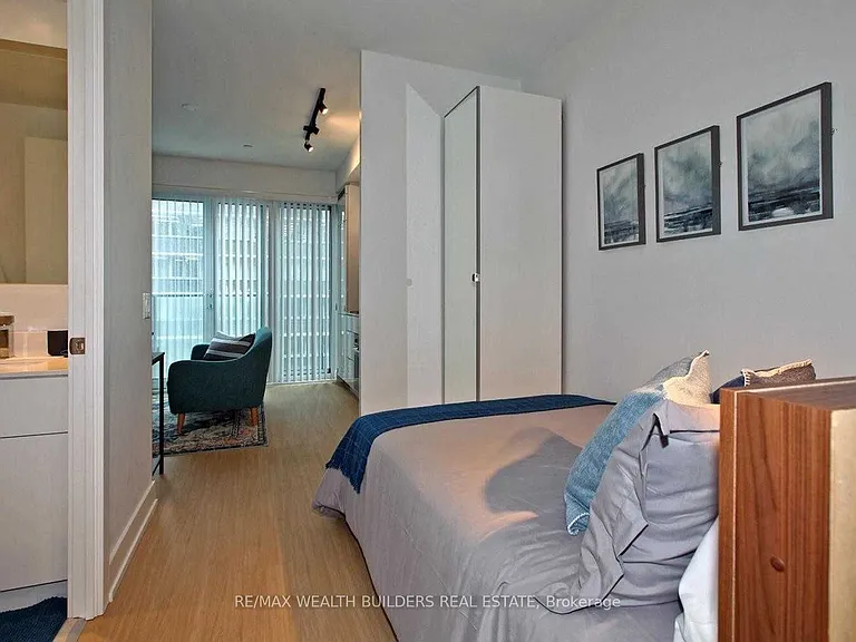 7 Grenville St #1108 — Photo 17