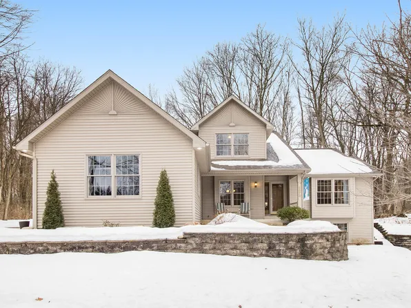 4575 Walkers Ridge Rd, Kalamazoo, MI 49009