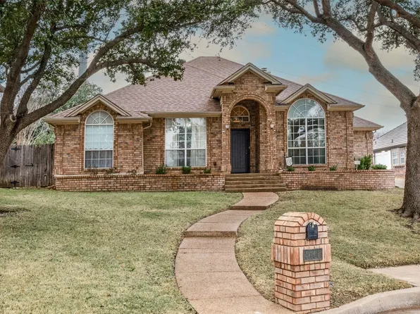 3105 Phillip Dr, Hurst, TX 76054