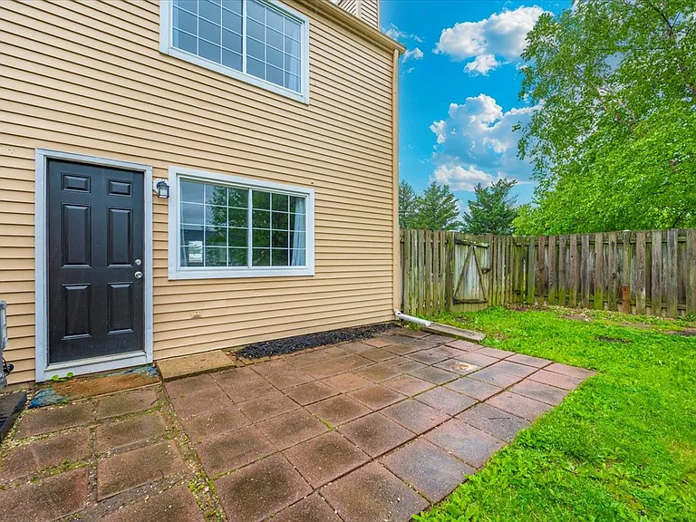 214 Ashfield Ct — Photo 35