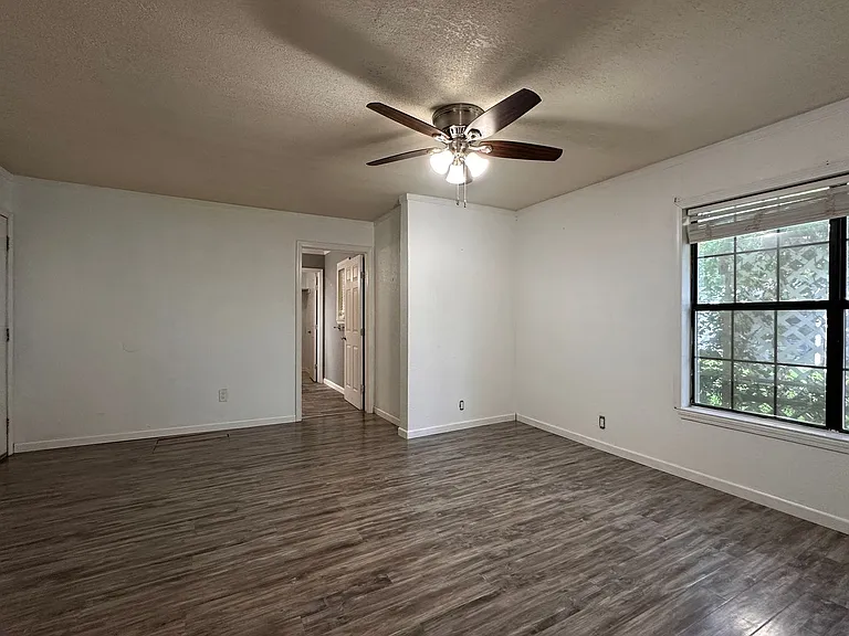 2609 Belmeade St — Photo 7
