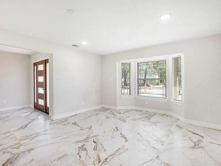 7711 Antoine Dr — Photo 6