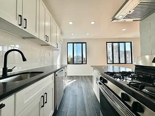 Rented by Astoria Realty | media 4