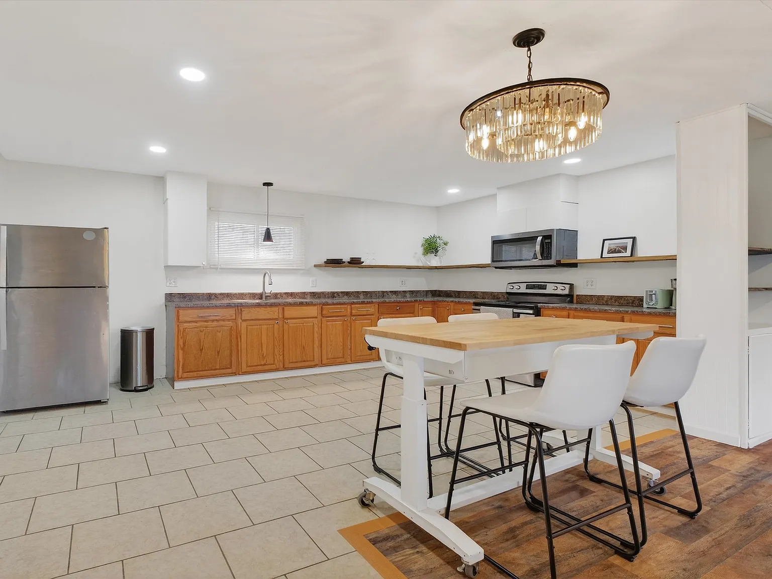 2 bed, 912 sqft, $1,290 — Photo 3