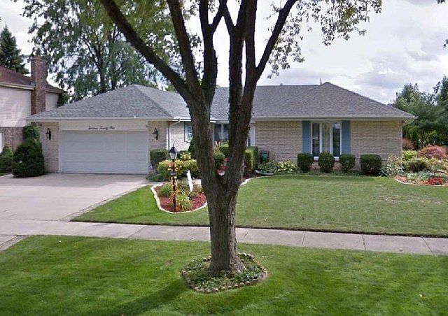 1st image of 1621 Greenwood Dr