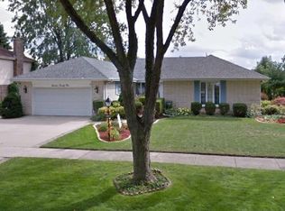 1621 E Greenwood Dr, Mount Prospect, IL