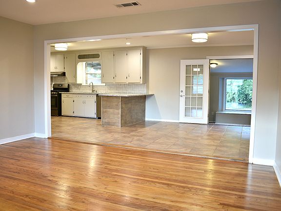 Living to Kitchen/Dining 