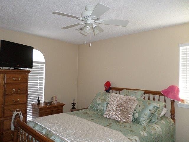 1st image of 124 Lana Dr