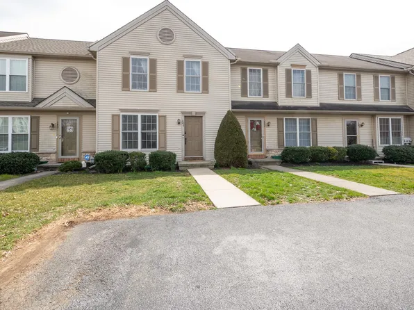 347 Banyan Circle Dr, Lancaster, PA 17603