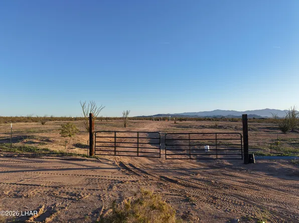 12 W Medio Dr, Yucca, AZ 86438