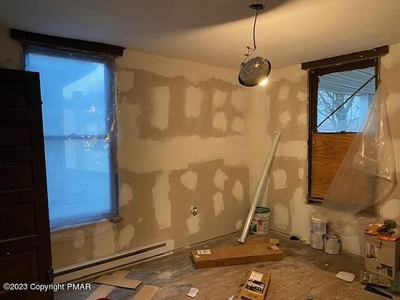 5th image of 306 E Bertsch St