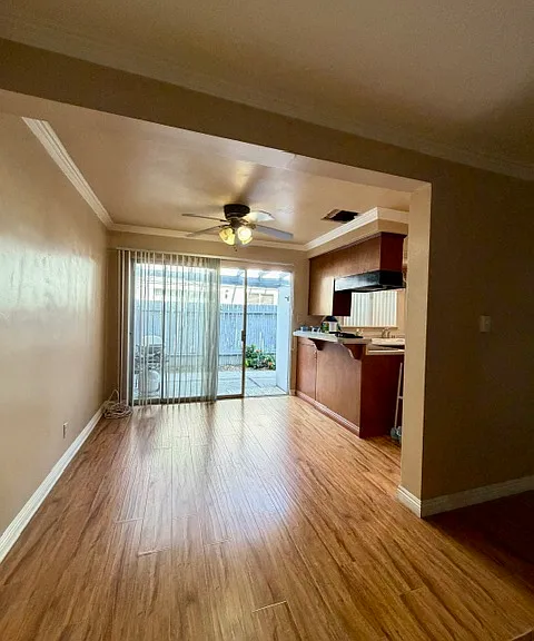 313 N Acacia Ave #D — Photo 38