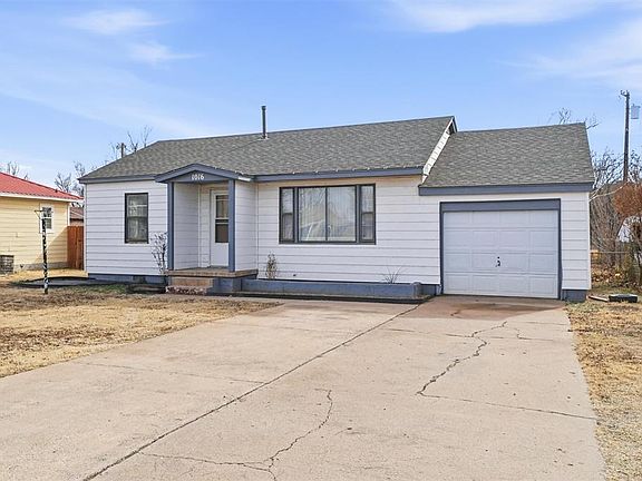2nd image of 1016 E Pecan St