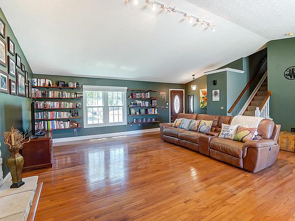 4th image of 590 Poppy Ln