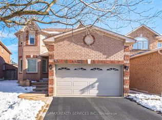 824 Drysdale Dr, Mississauga, ON L5V 1X4