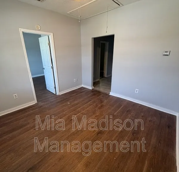 1415 Richards St — Photo 2