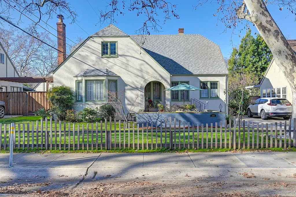 2758 26th St photo 1