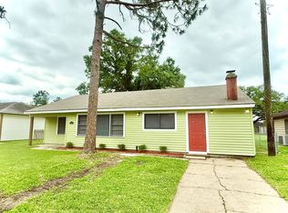 1220 Chevy Chase Dr, Angleton, TX 77515