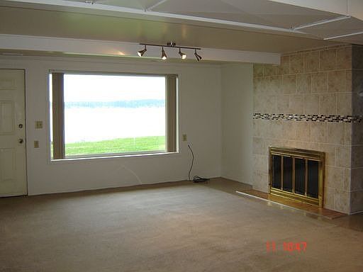 4th image of 808 NE 9th St