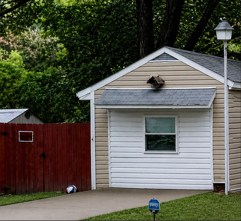 33 Roland Dr — Photo 1