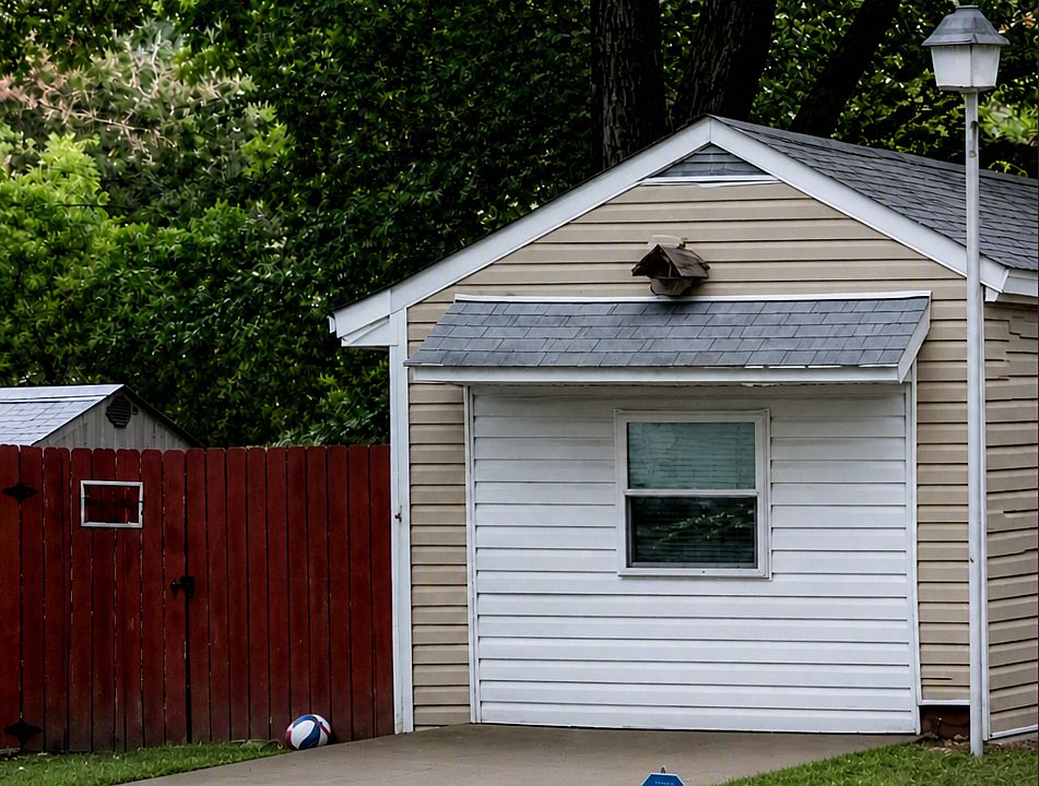 1st image of 33 Roland Dr