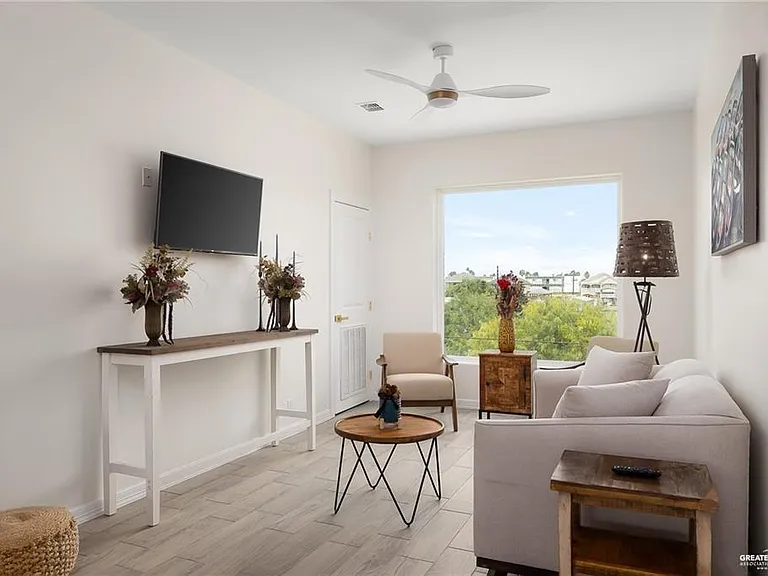1009 Bass Ave #3 — Photo 3