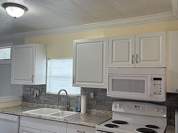 3rd image of 23 Evergreen Pl