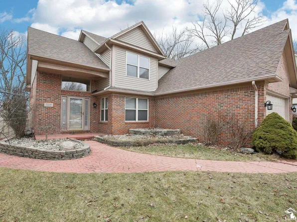 27276 Lilly Dr, Brownstown, MI 48183