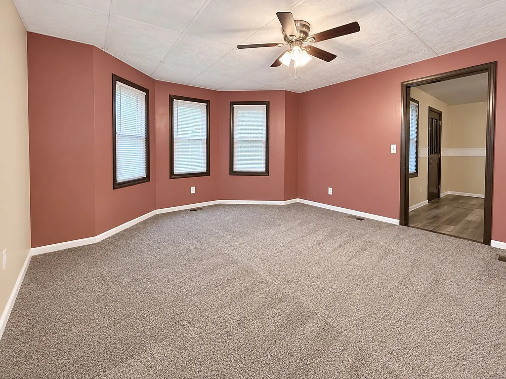 3 bed, 1000 sqft, $1,750 — Photo 2