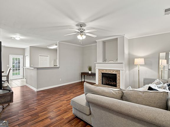 3rd image of 4721 Liberty Square Dr