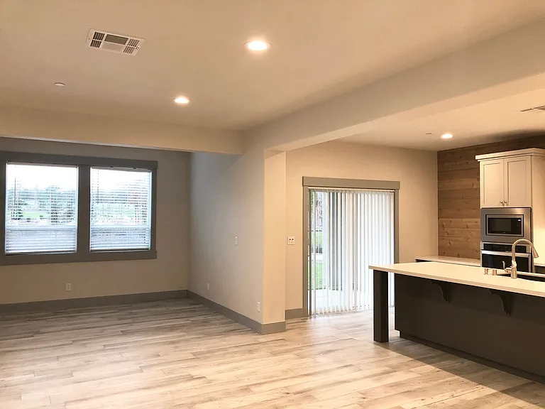2648 Brooklyn Ln — Photo 4