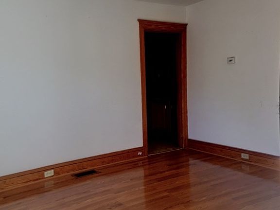3rd image of 125 E 9th St