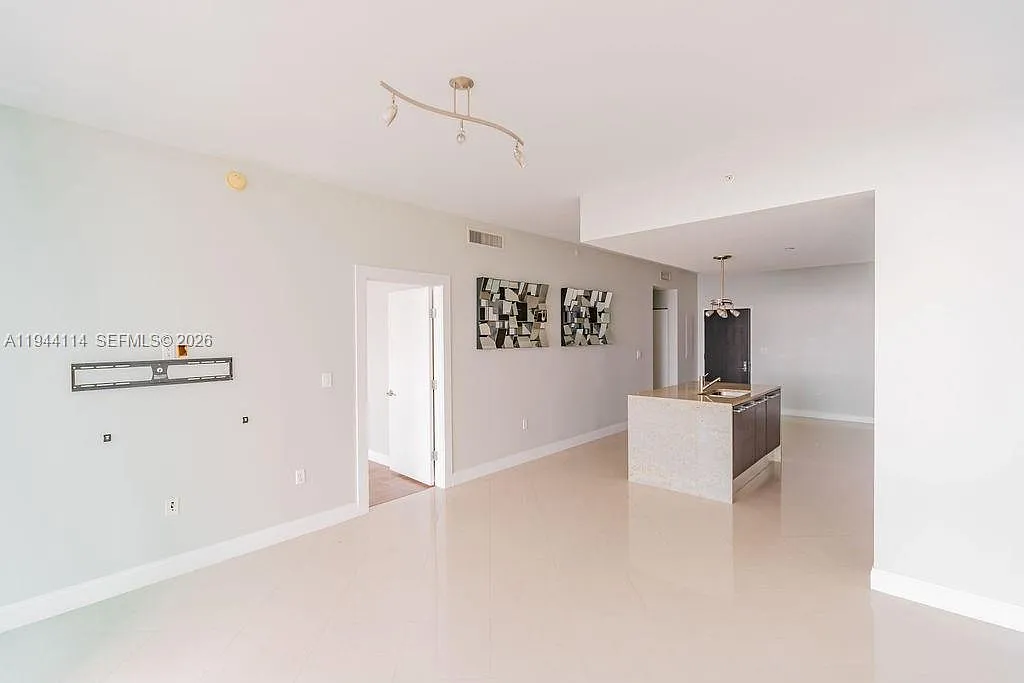 Building Photo - 900 Biscayne Blvd #2705