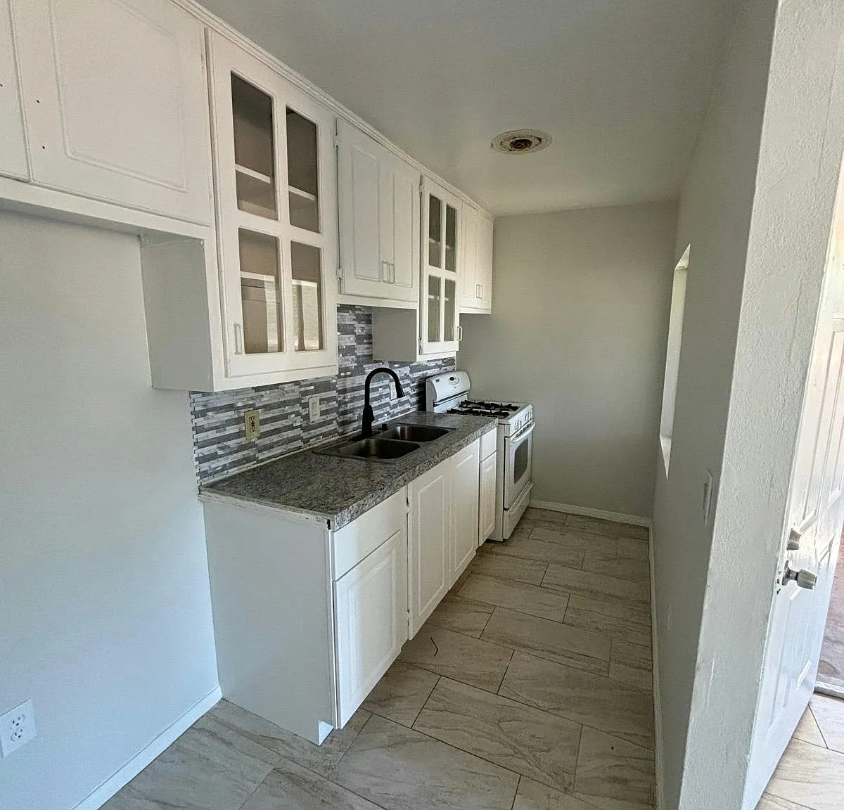 1498 East 6th Street, Unit 6 — Photo 1