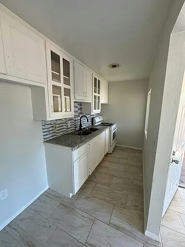 1498 E 6th St #6 Photo 1