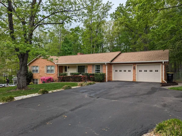 130 Oxford Cir, Rocky Mount, VA 24151