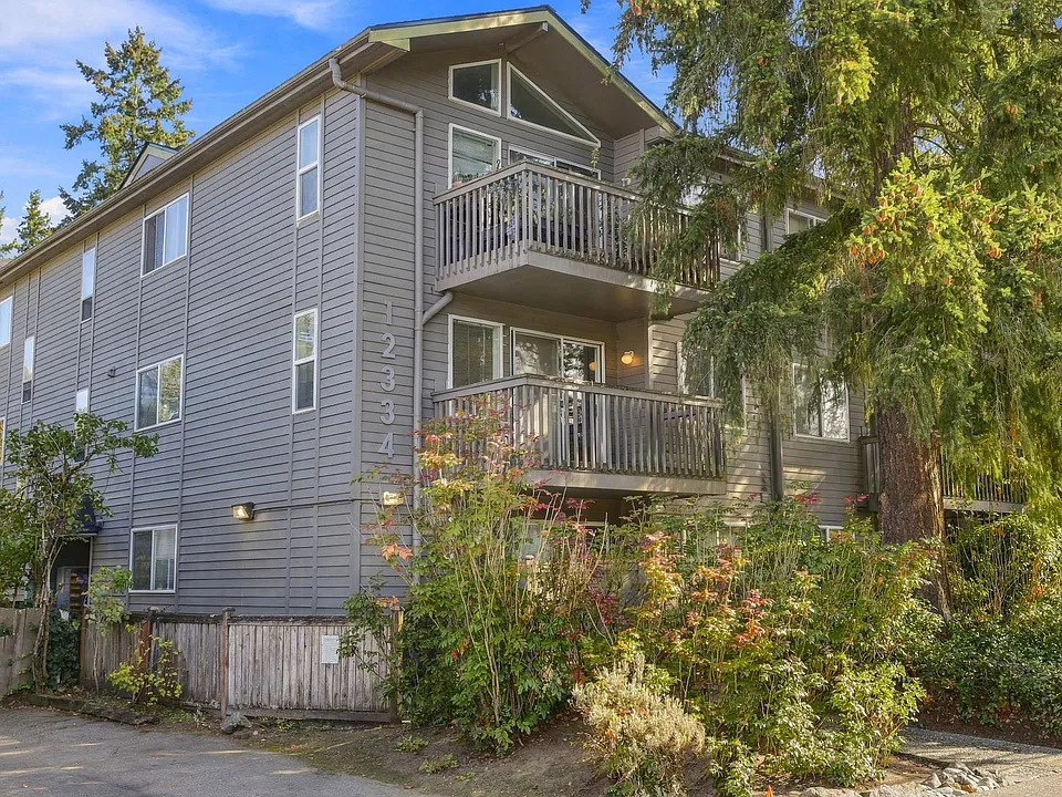12334 33rd Ave NE #201