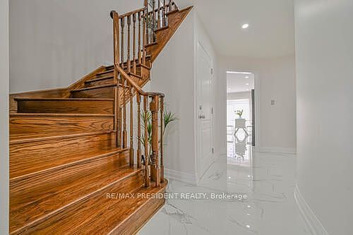 3rd image of 3 Rambling Oak Dr