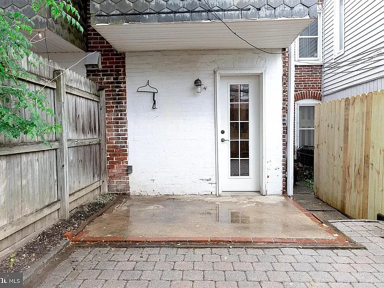 1613 Laurel St — Photo 15