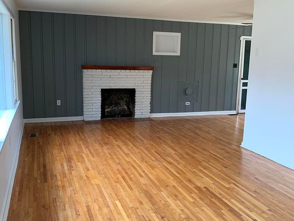 2nd image of 404 W Ridgecrest Dr
