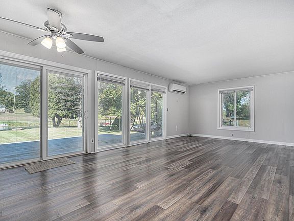 3rd image of 2891 Loehrs Landing Dr