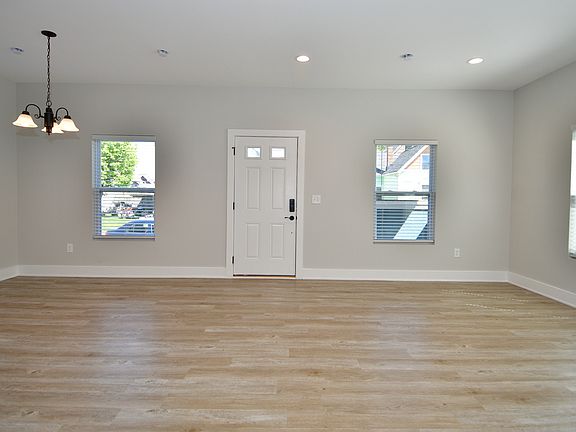 5th image of 321 N Tacoma Ave