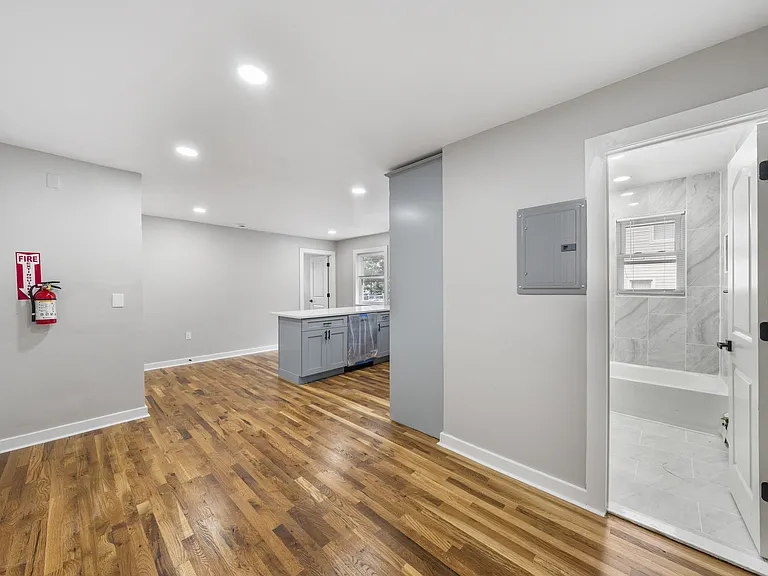 22 Howard St #4 — Photo 7