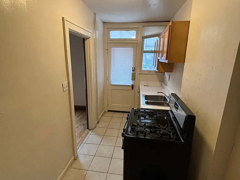 289 E 18th Ave — Photo 15