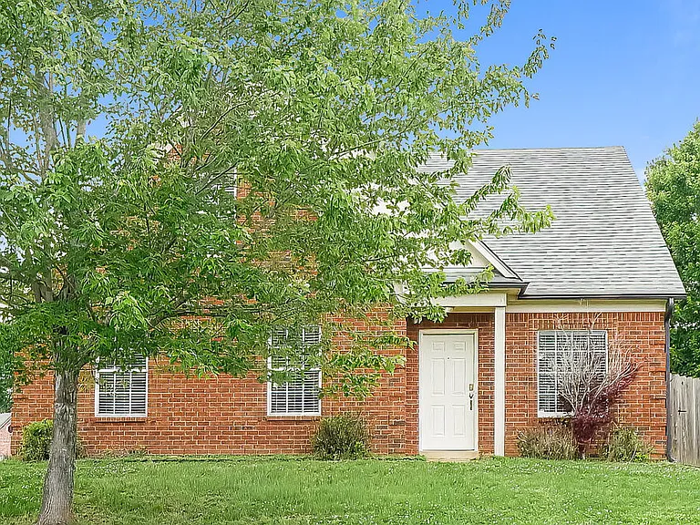 145 Penny Ln — Photo 1